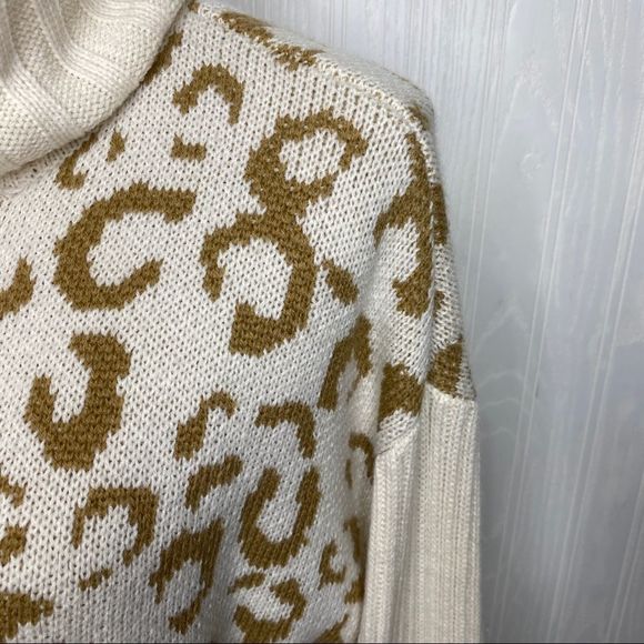 Nine West Long Sleeve Cheetah Print Turtleneck Sweater Size Medium - Picture 4 of 10